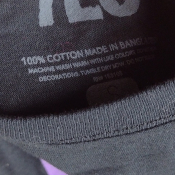 NWT TLC 90's group graphic tee small - Picture 4 of 4